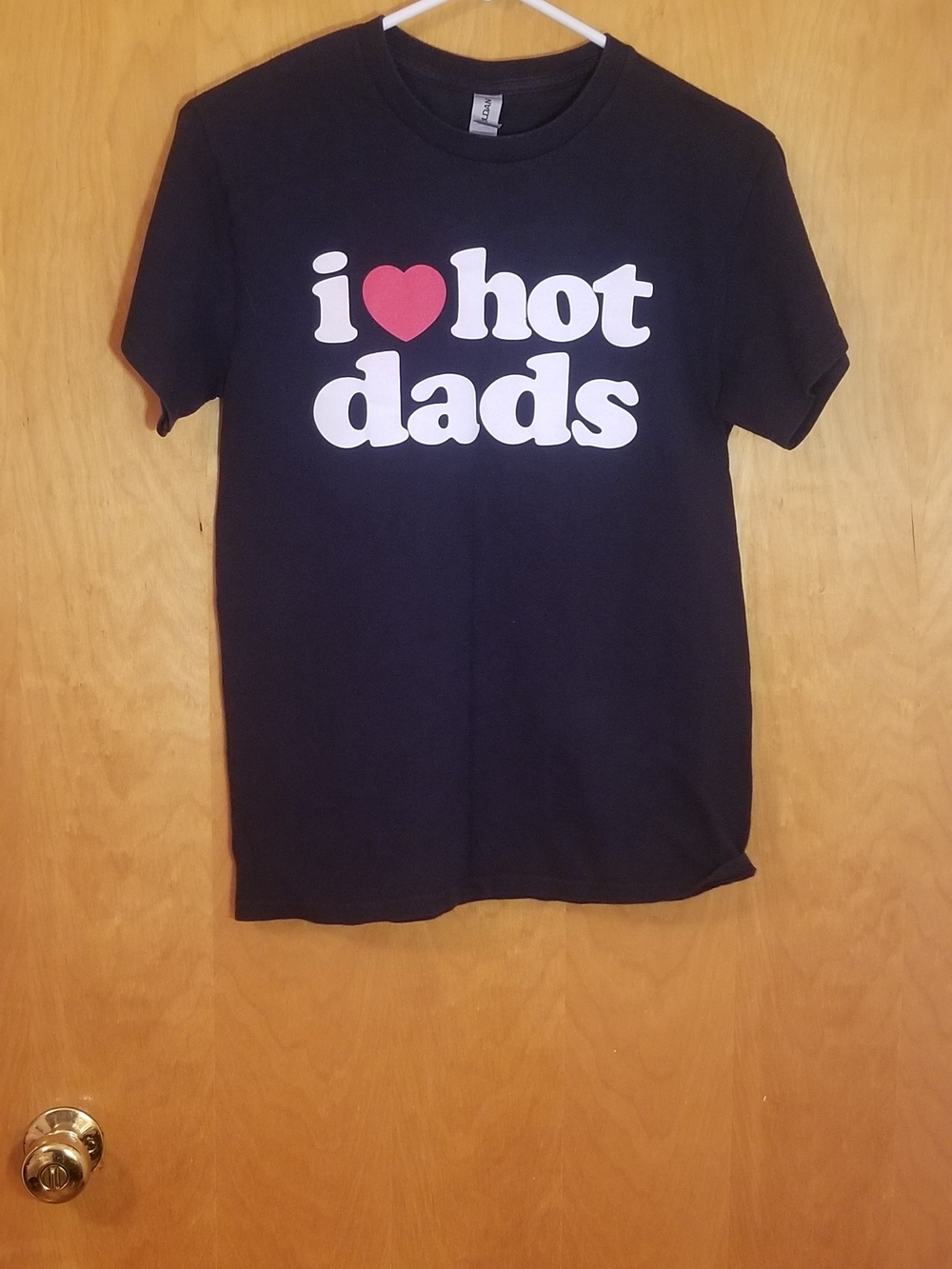 Gildan "I ❤ Hot Dads" Graphic Printed T-Shirt Womens Size S